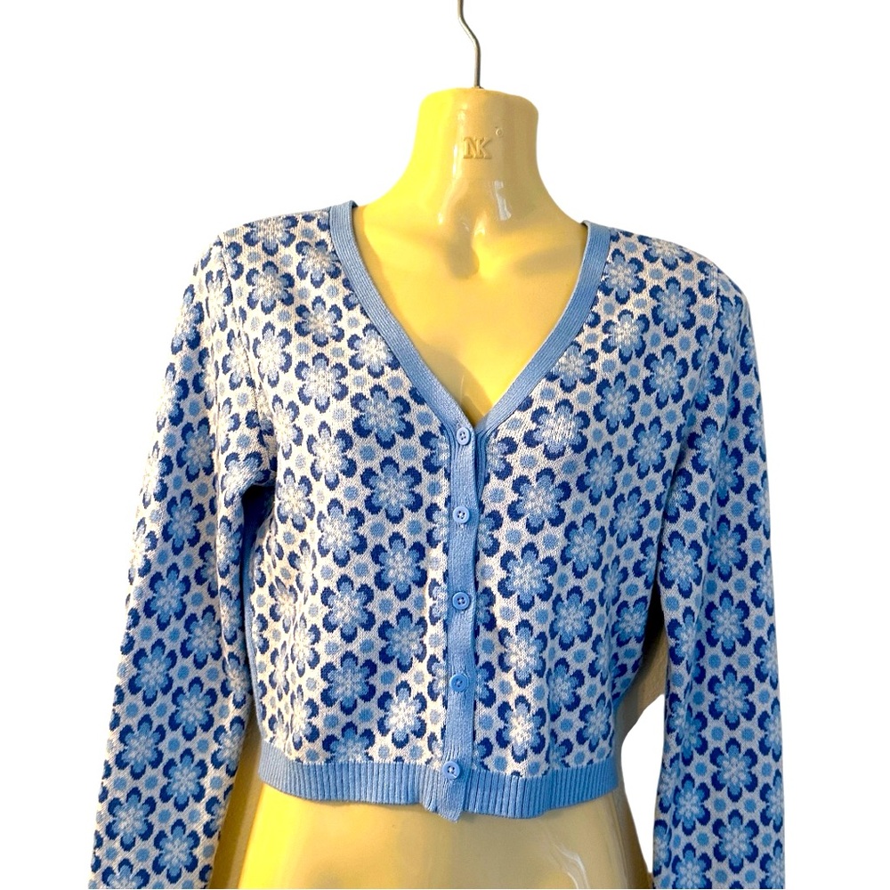 Hollister Blue and White Floral Cropped Y2K Button Up Size XS